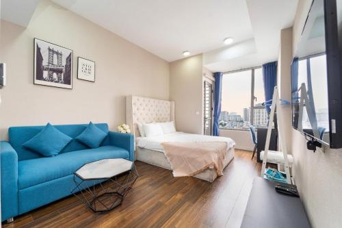 TV a/nebo společenská místnost v ubytování Hikari Rivergate Apartments - Free Pool, Free Internet SIM for 3 nights, Free Pick Up for 5 nights