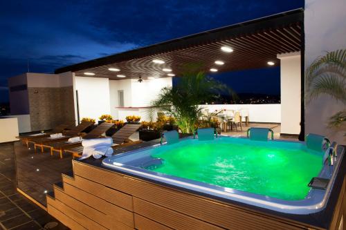 Bazén v ubytování Hotel Cinco Monteria nebo v jeho okolí