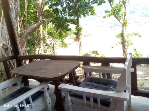 Balkón nebo terasa v ubytování Sea view cliff cabin house kantiang bay
