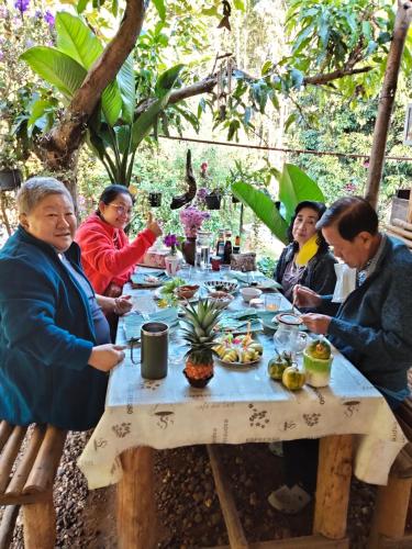 Επισκέπτες που μένουν στο Ban Suan Nai Fun Homestay