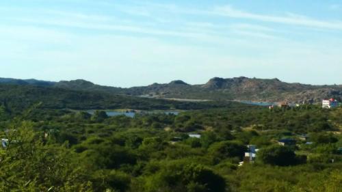 a view of a valley with a river and mountains at Habitación privada en casa rural, vistas Uritorco in Capilla del Monte