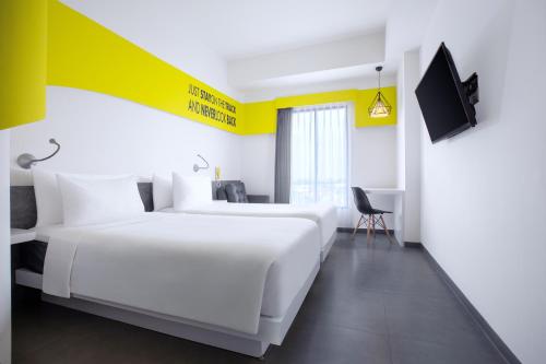 Postel nebo postele na pokoji v ubytování Yello Hotel Jemursari
