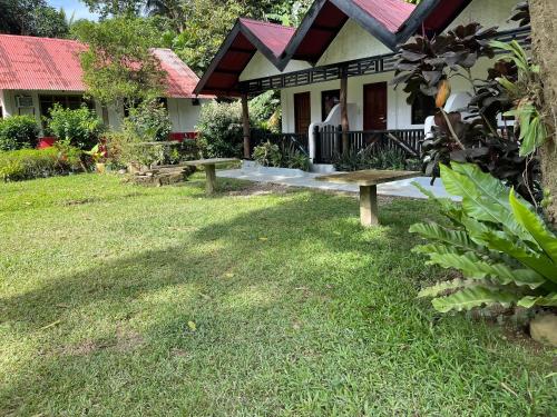 Jardí fora de Nayon Inn