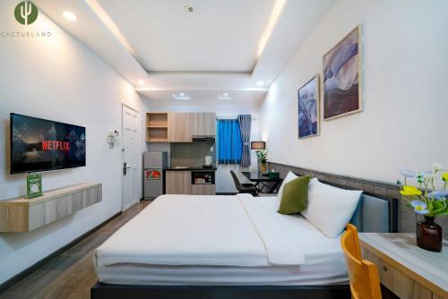 Télévision ou salle de divertissement dans l'établissement Cactusland Hotel & Apartment
