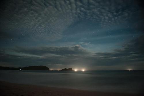 a view of the beach at night with the stars at Kiao Beach in Anepahan