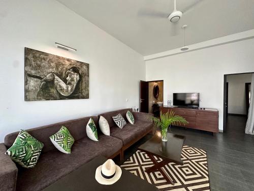 Televisyen dan/atau pusat hiburan di South Coast Villas by Mandala