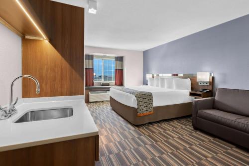 Postel nebo postele na pokoji v ubytování Microtel Inn & Suites by Wyndham Sweetwater