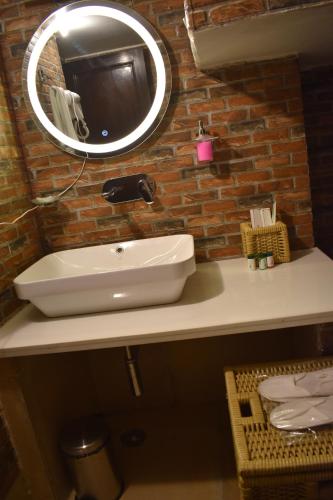 Koupelna v ubytování 3Acres Resorts Dehradun