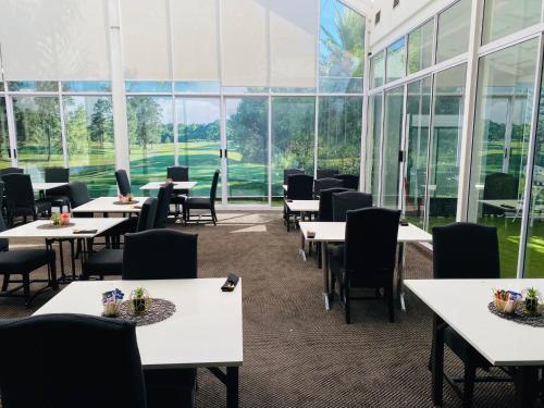 Gallery image of Halfway House Hotel in Kimberley