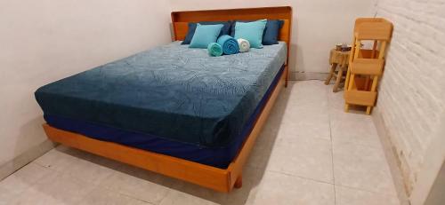 Una cama o camas en una habitación de "NOMORE" Gallery and Guesthouse