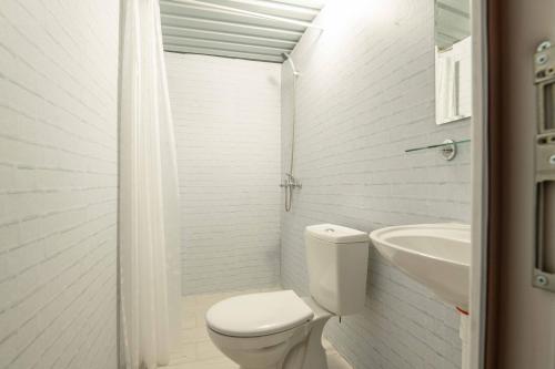 Un baño de Glamping Mountain Paredise, Old Town Bar 6km, WiFi