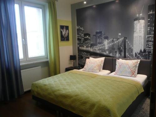 Giường trong phòng chung tại Apartamenty Manhattan i Paris