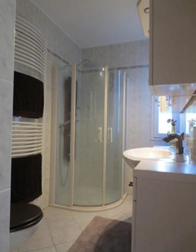 a bathroom with a shower and a sink at Casa dos Calas in Cala Mendia