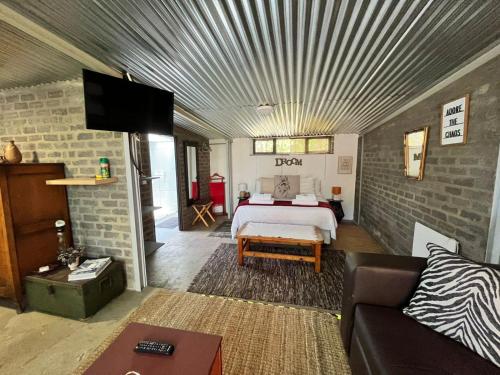 Giường trong phòng chung tại God's Gift Cottages