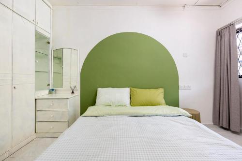 Postel nebo postele na pokoji v ubytování Riverview Staycation 5mins to Sunway Carnival for 9 pax