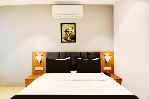 Townhouse Shobhagpura Formerly Fragrance Hotelにあるベッド