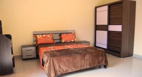 Ένα ή περισσότερα κρεβάτια σε δωμάτιο στο Espace Nzamu