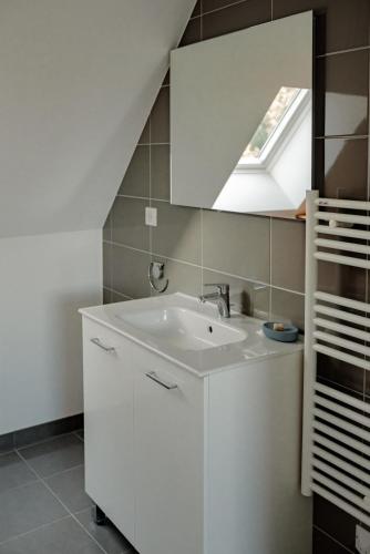 a white bathroom with a sink and a skylight at Gîte Ciel - 1-8 pers, au calme, à 20 mins du Puy-de-Dôme, Vulcania et le volcan de Lemptégy in Gelles