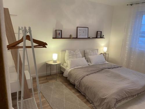 a bedroom with a bed with two tables and two lamps at 80 qm Stadtnahes Domizil im Grünen in Priesendorf