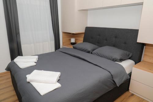 Giường trong phòng chung tại Arena Prestige