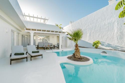 Exclusive Villa in Bahiazul with heated pool