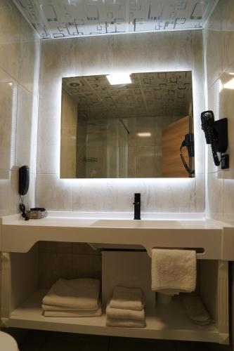 Koupelna v ubytování Midis Otel