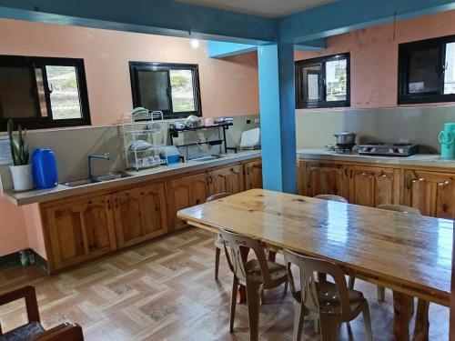 Kuchyň nebo kuchyňský kout v ubytování Mount Pulag SMR Homestay