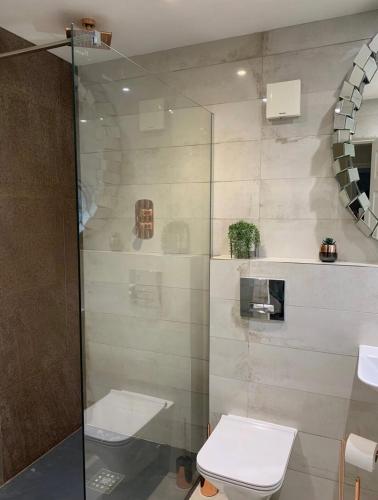 Ένα μπάνιο στο 7 bed 3 bath M25 Long term Parking