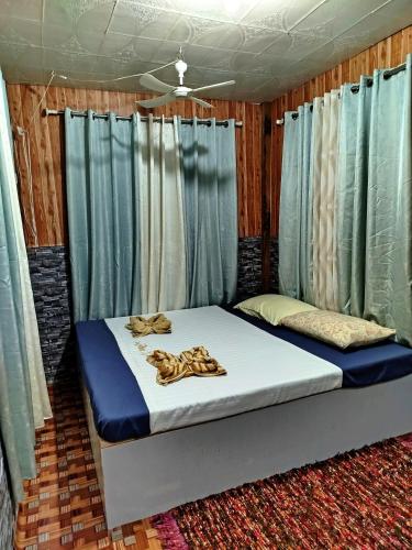 Postel nebo postele na pokoji v ubytování Hideaway B&B