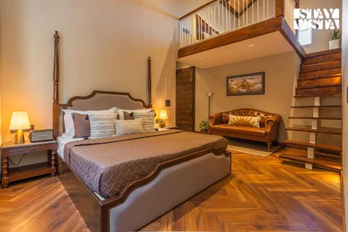 Ένα ή περισσότερα κρεβάτια σε δωμάτιο στο StayVista at Ilika - Heated Infinity Plunge Pool and Jacuzzi