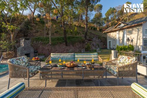 Χώρος καθιστικού στο StayVista at Ilika - Heated Infinity Plunge Pool and Jacuzzi