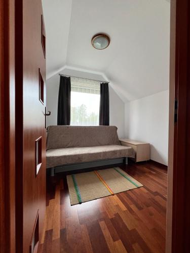 a bedroom with a bed and a window at Apartament Topolowa 2 in Dębki