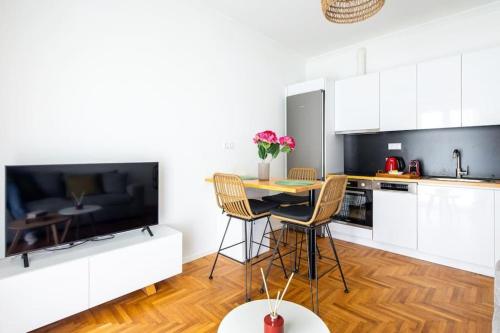 Urban Haven in Pagrati by MK