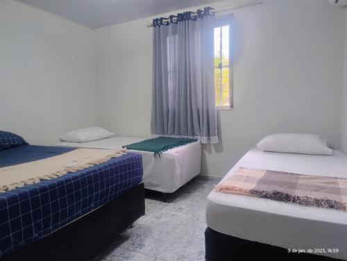 Rúm í herbergi á hostel xamã