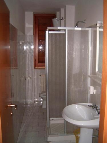 a bathroom with a shower and a sink and a toilet at Residence MILANO in Chieuti
