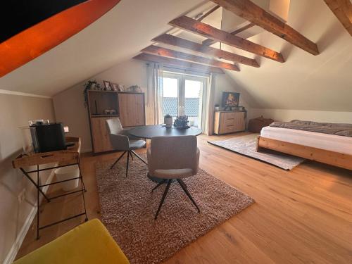 a room with a bed and a table and chairs at Alb Appartement - gemütliche Wohnung mit Balkon in Balingen
