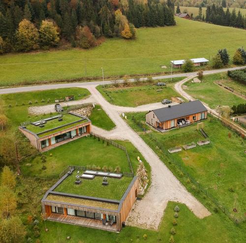 an aerial view of a house with a green roof at Proste Chwile in Tylicz