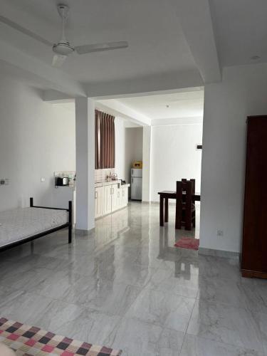 Η κουζίνα ή μικρή κουζίνα στο Emerald Villas Weligama