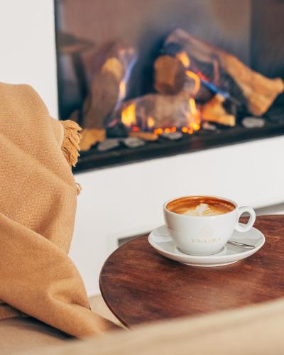 Příslušenství pro přípravu čaje a kávy v ubytování Ynaira hotel & Spa