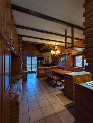 a large kitchen with a table and a desk at Chalet Elegante - Campo Felice e Piste da scii in Spogna