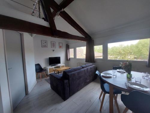 Appt lumineux, vue place Vival