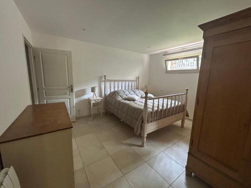 a bedroom with a bed and a window at Villa de charme en Pays Catalan in Le Tech