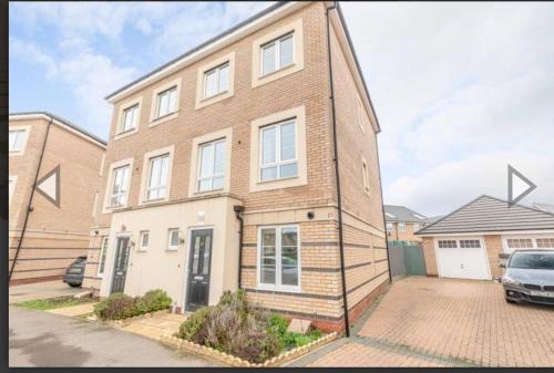 a brick house with a car parked in front of it at Kings Reach Slough nr Legoland and Ascot Stylish Homely House Sleeps Eight in Langley Marish