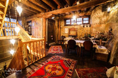 a room with a table and chairs and a dining room at Sillehan Boutique Hotel in Konya