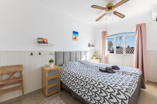 Posteľ alebo postele v izbe v ubytovaní Cosy apartment in Verano Azul