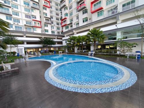 Kolam renang di atau dekat dengan Ehsan Residence Condominium Cozy Air-Con Suite 8 Pax