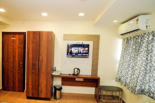 TV a/nebo společenská místnost v ubytování Hotel Abraj Inn
