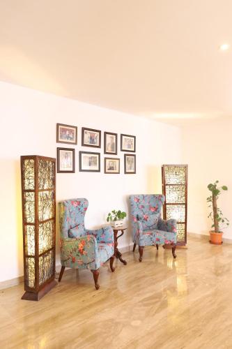 a living room with two chairs and a table at The Chumbi Mountain Retreat & Spa, A Club Mahindra Associate in Pelling