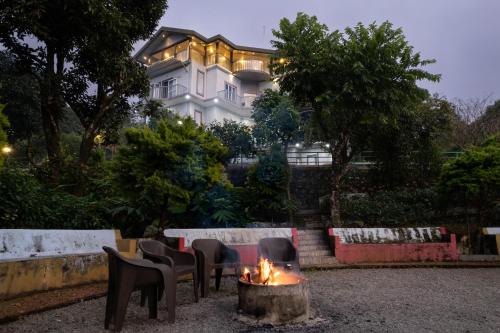 a fire pit in a yard in front of a building at Avadale Idukki - Stag Groups Not Allowed in Idukki