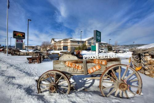 a horse drawn cart in the snow in a town at Prospector Hotel & Casino in Ely